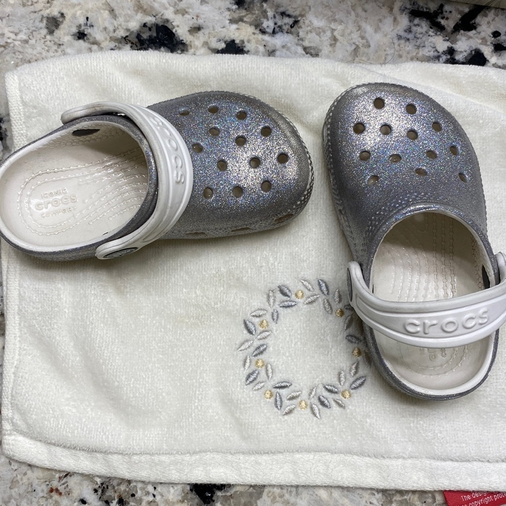 Toddler crocs Size 7!